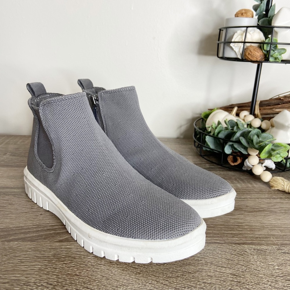 Blondo Florette Gray Waterproof Platform Knit Chelsea Boots Size 7.5M